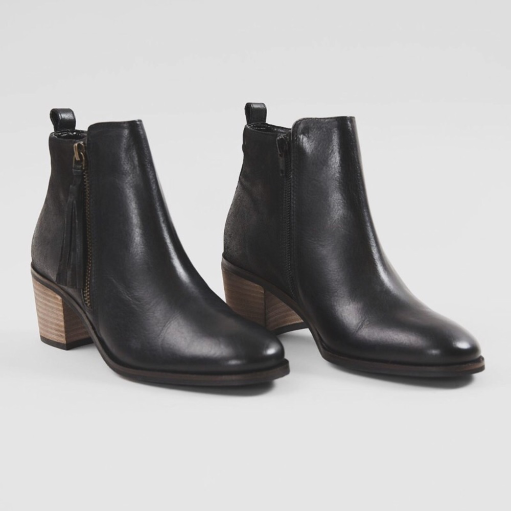 BNWOT Crevo Booties from Buckle - Size 8.5